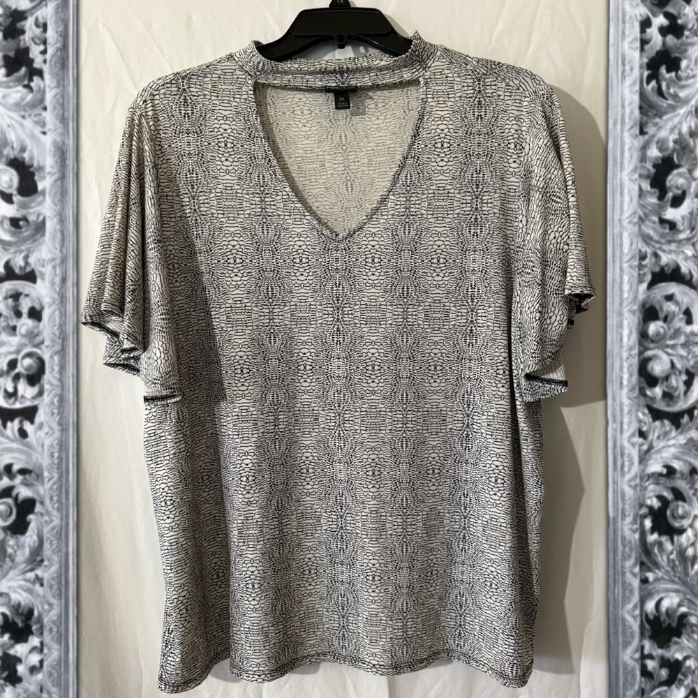 Worthington Black and White Textured Top